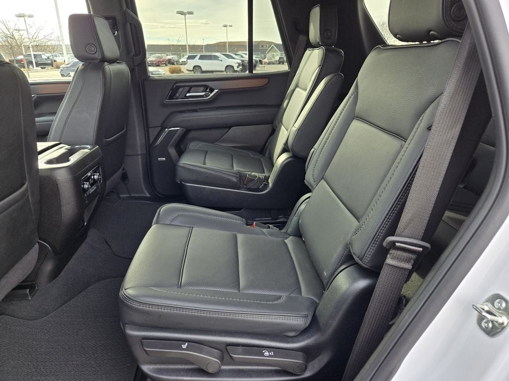 2025 GMC Yukon — detail view