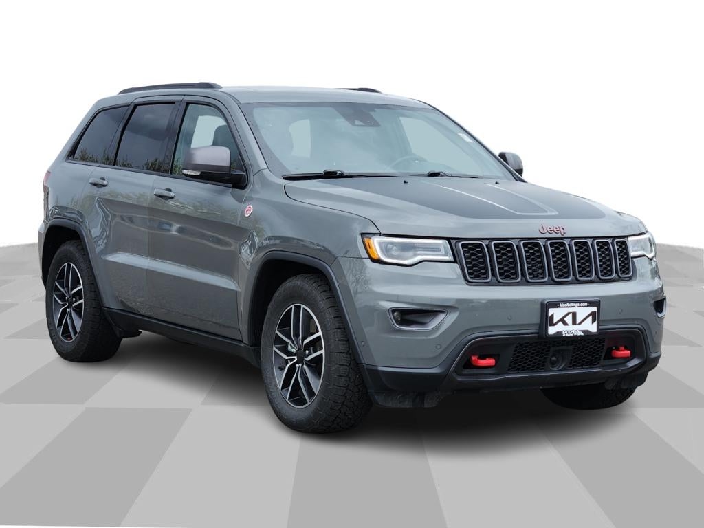 2021 Jeep Grand Cherokee Overland in Granite Crystal Metallic Clearcoat — front three-quarter view